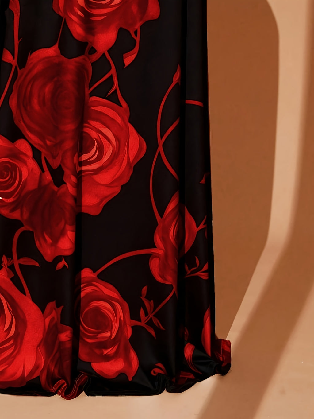 Robe longue grande taille — Bustier à grandes roses imprimées