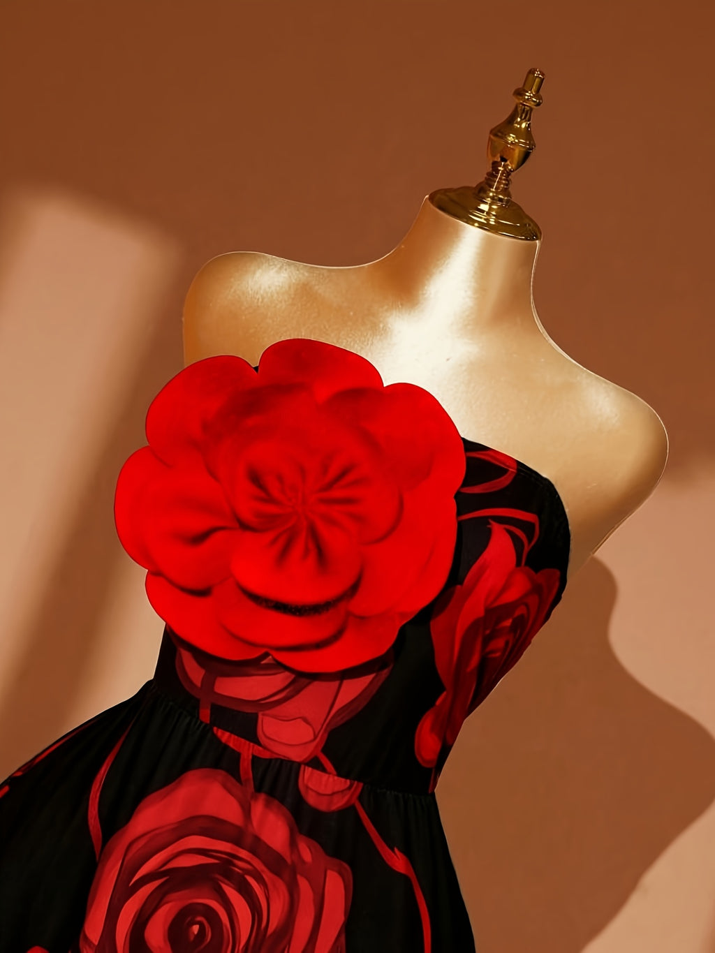 Robe longue grande taille — Bustier à grandes roses imprimées