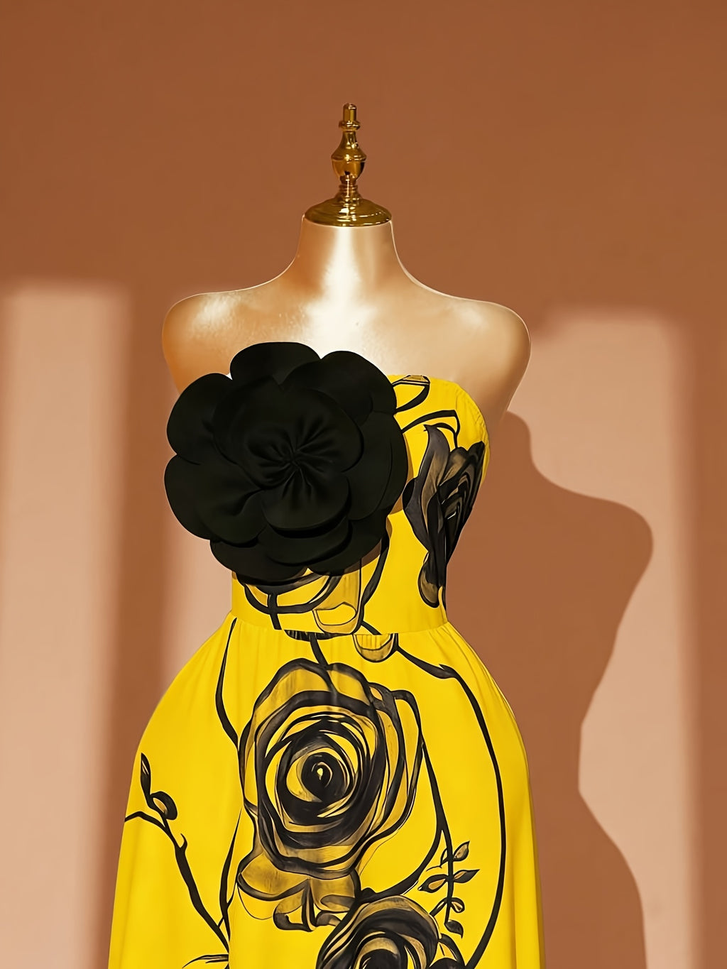 Robe longue grande taille — Bustier à grandes roses imprimées