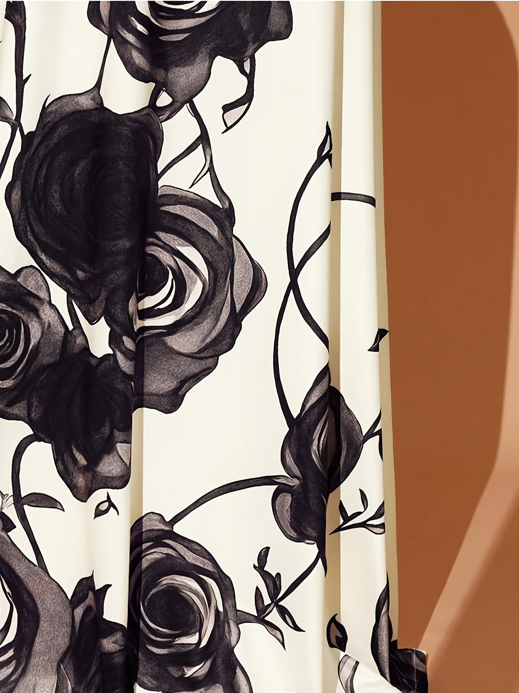 Robe longue grande taille — Bustier à grandes roses imprimées