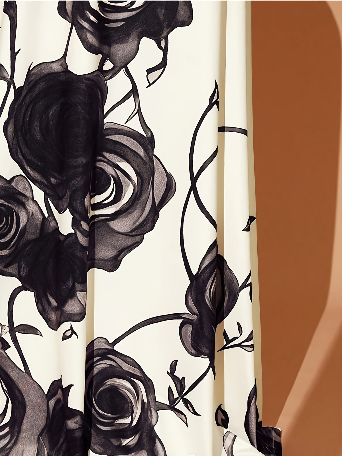 Robe longue grande taille — Bustier à grandes roses imprimées