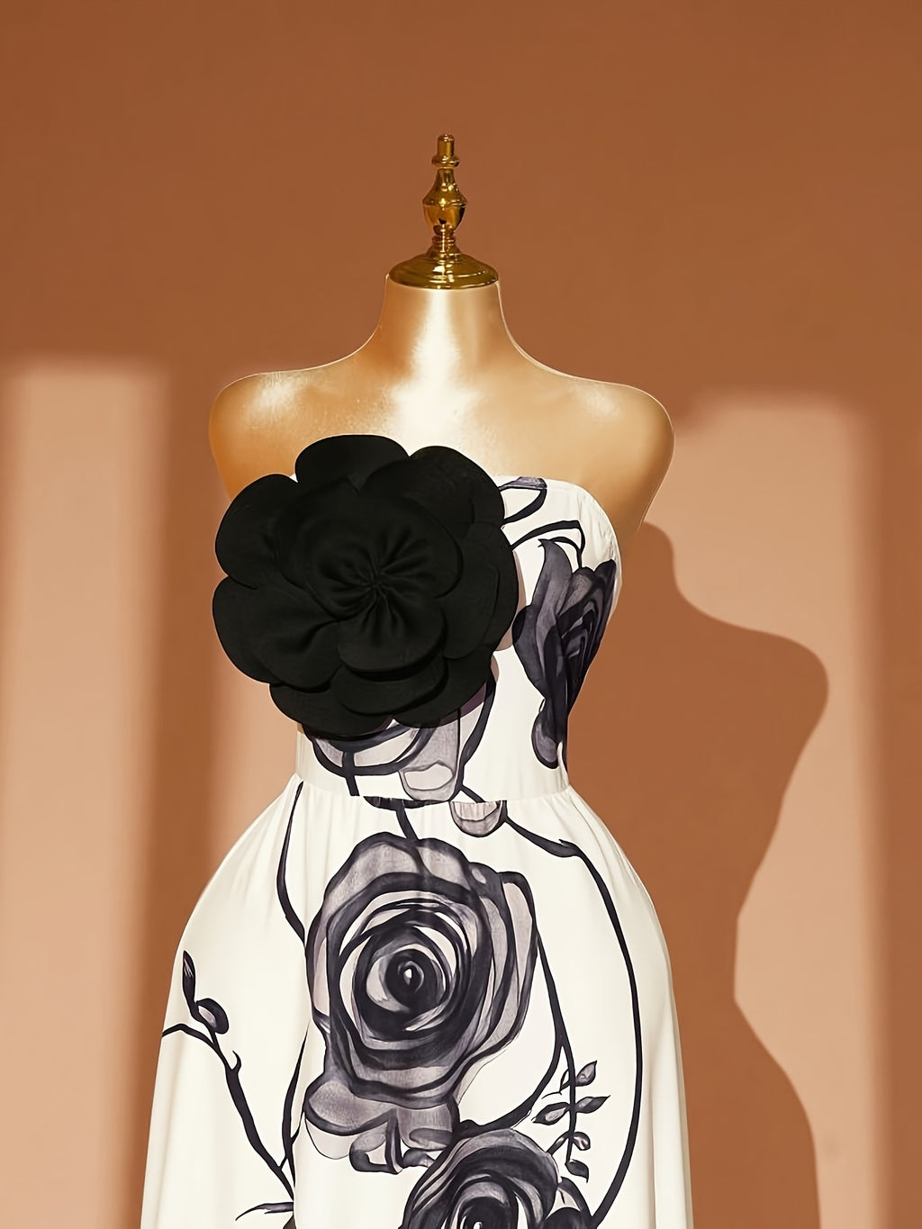 Robe longue grande taille — Bustier à grandes roses imprimées