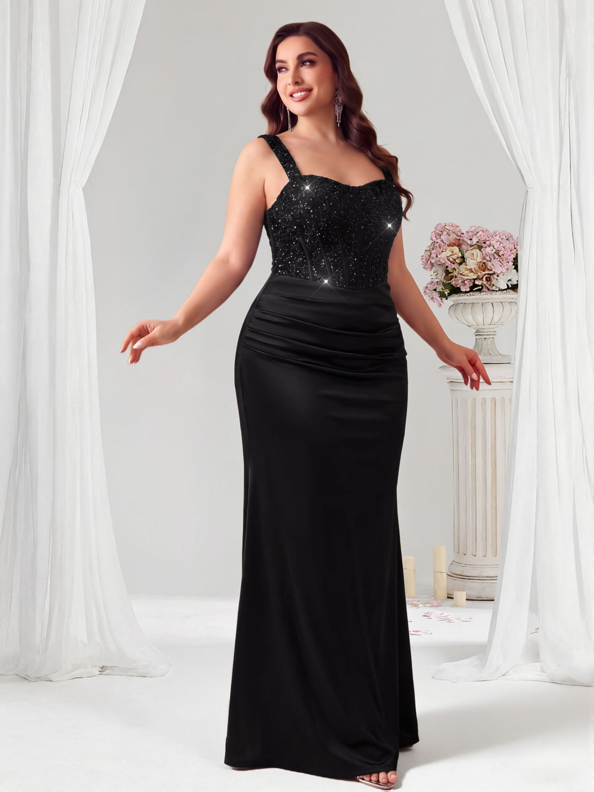 Robe longue grande taille, bustier à sequins et satin drapé