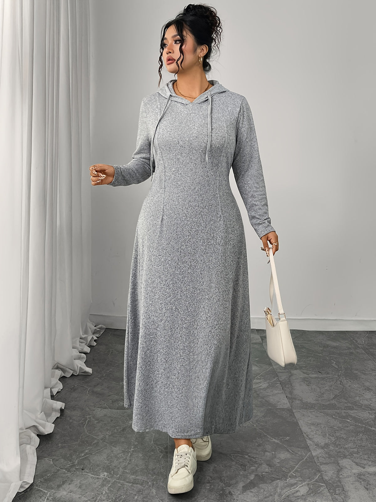 Robe longue grande taille — Capuche et cordon de serrage