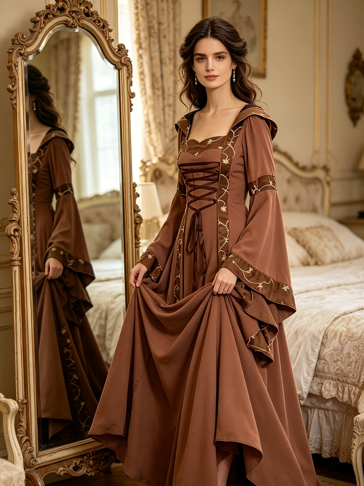 Robe longue grande taille, capuche intégrée et galon brodé