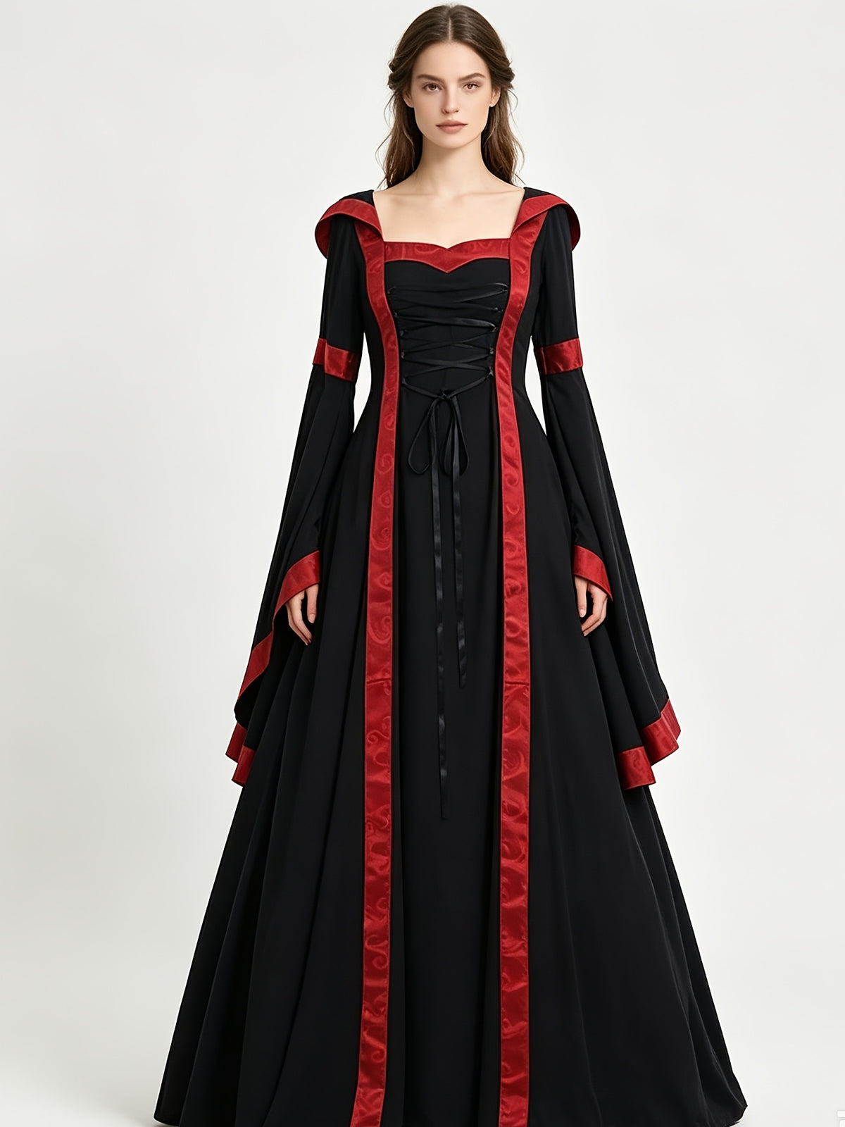 Robe longue grande taille, capuche intégrée et galon brodé