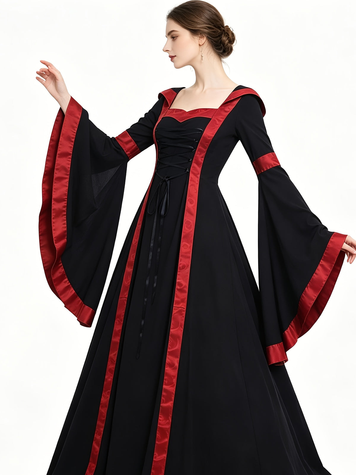 Robe longue grande taille, capuche intégrée et galon brodé
