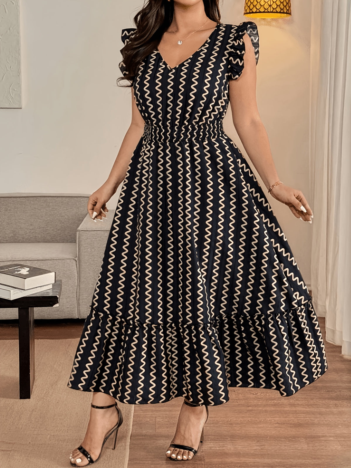 Robe longue grande taille — Chevrons crème sur bleu marine