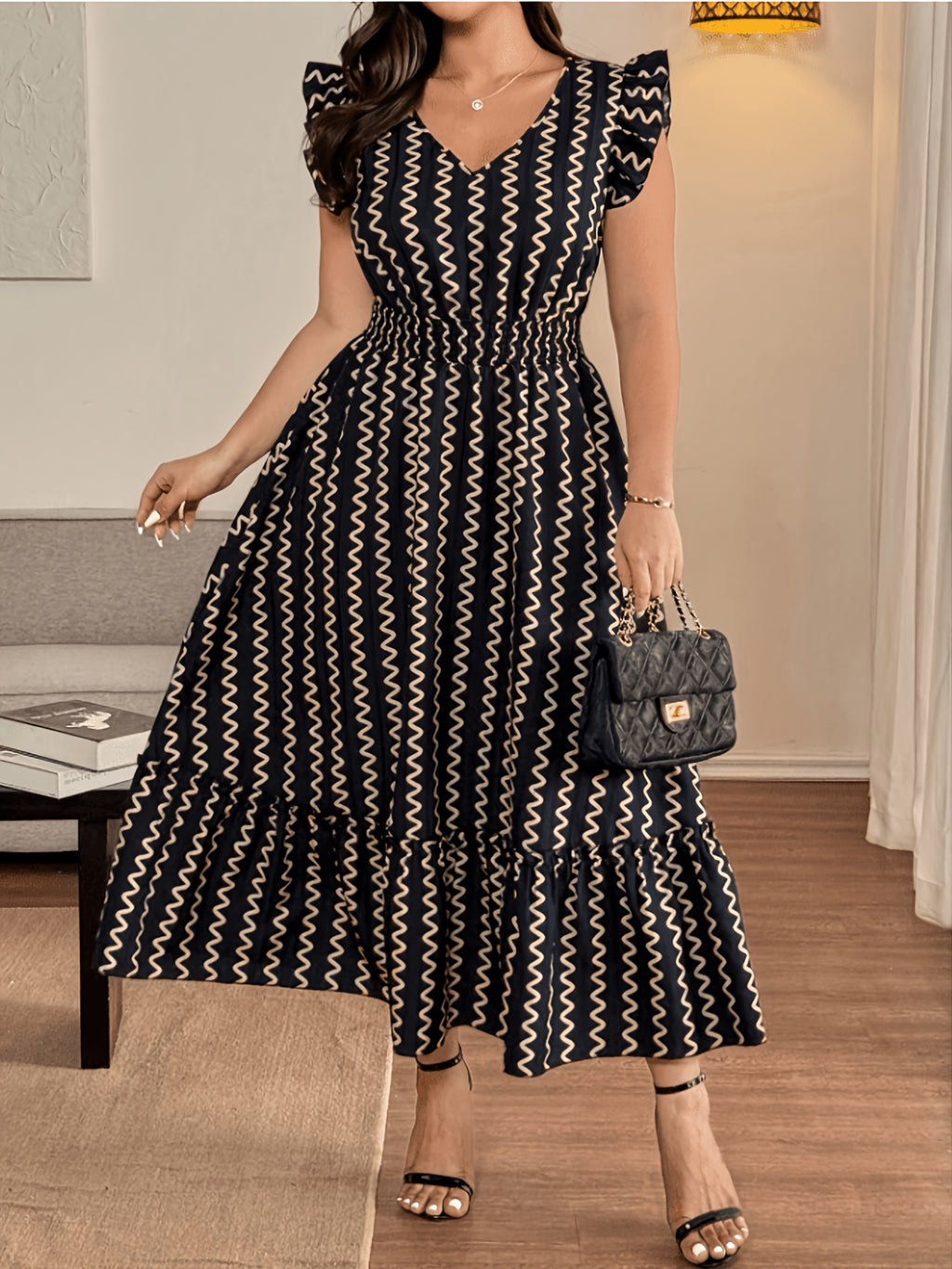 Robe longue grande taille — Chevrons crème sur bleu marine