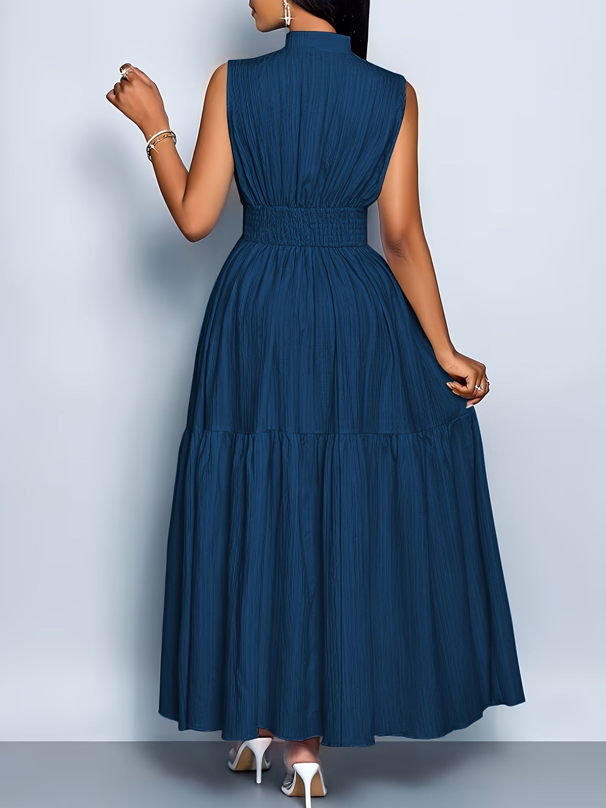 Robe longue grande taille — Col montant et ceinture nouée