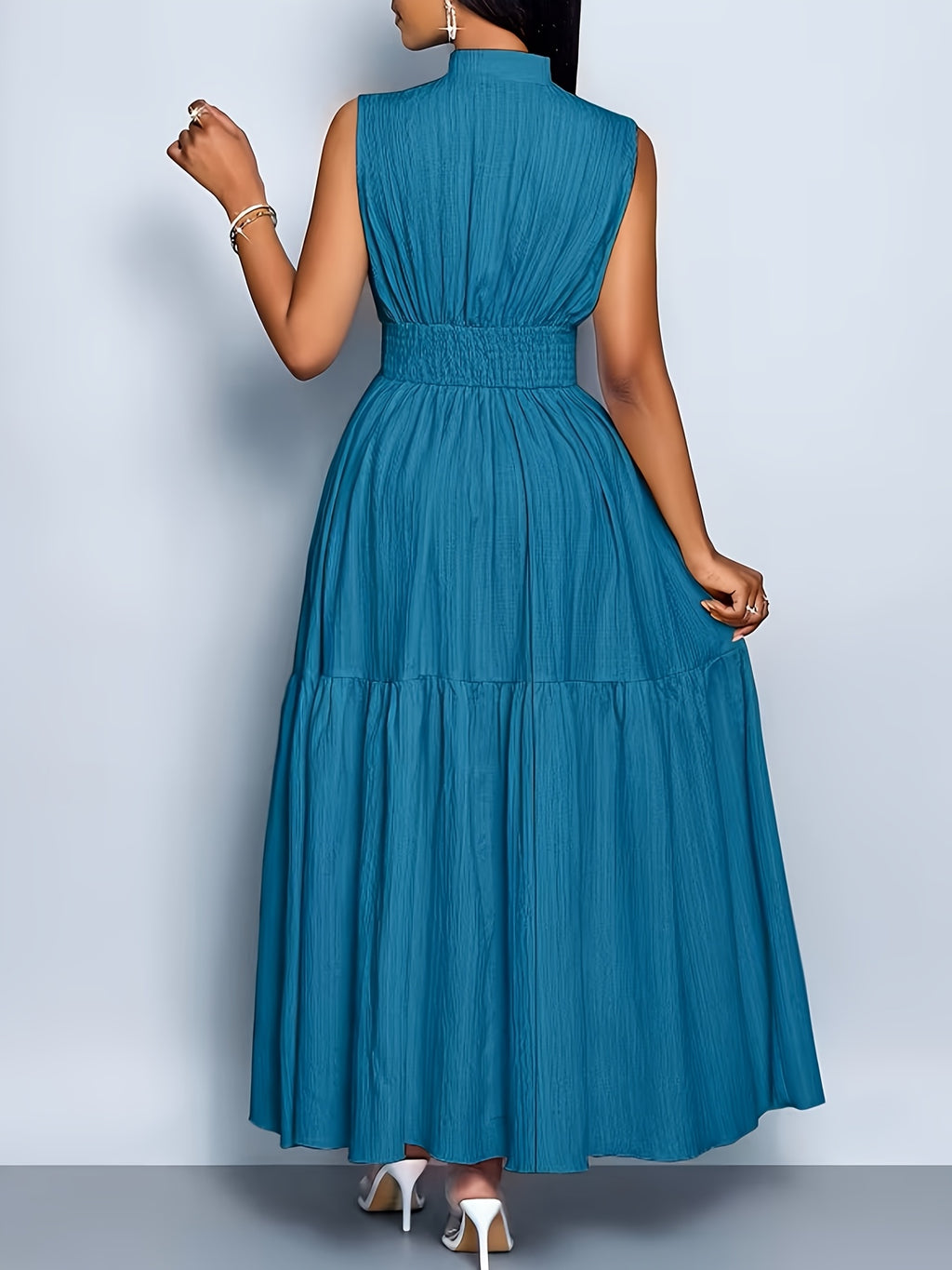 Robe longue grande taille — Col montant et ceinture nouée