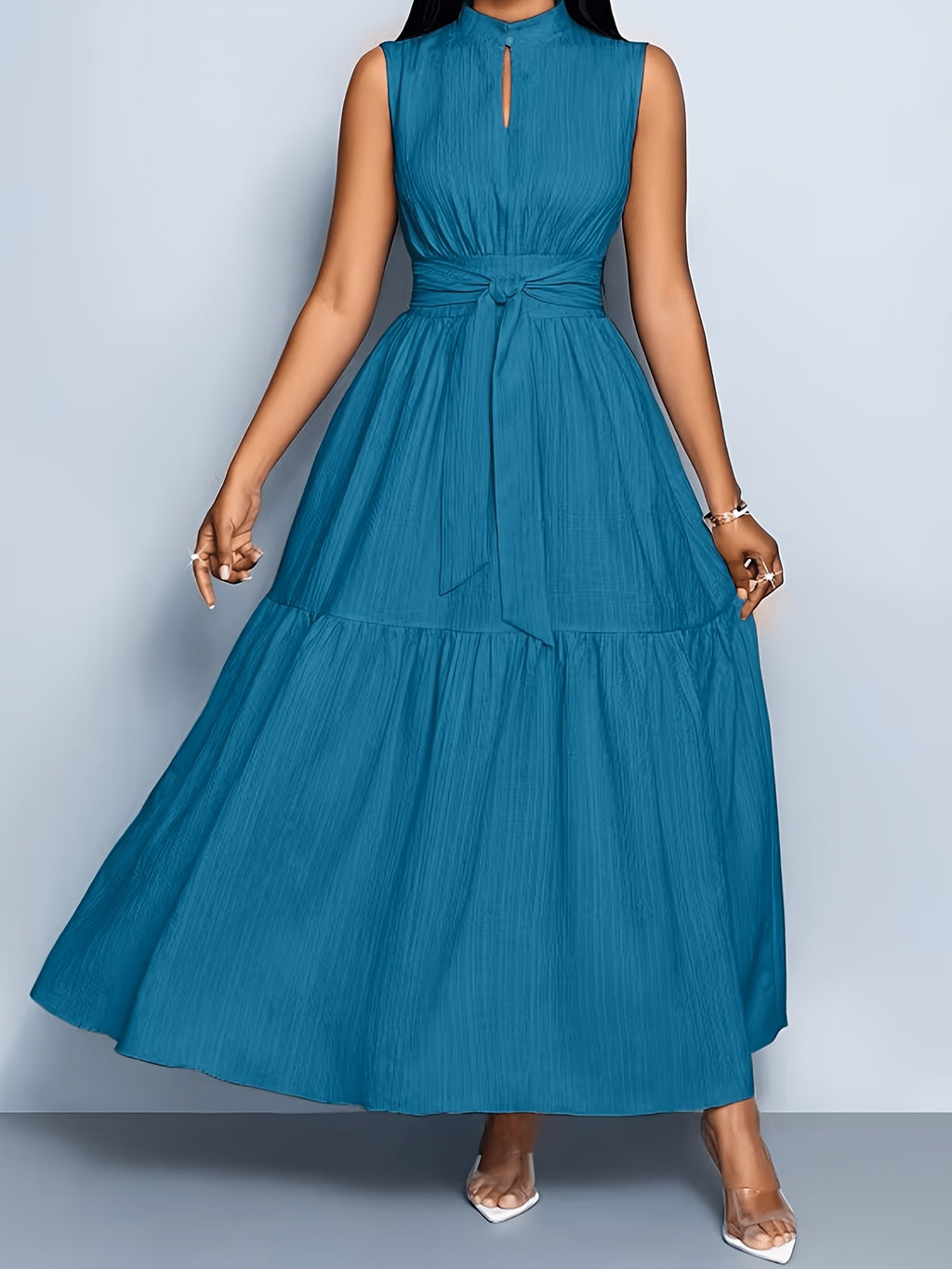 Robe longue grande taille — Col montant et ceinture nouée