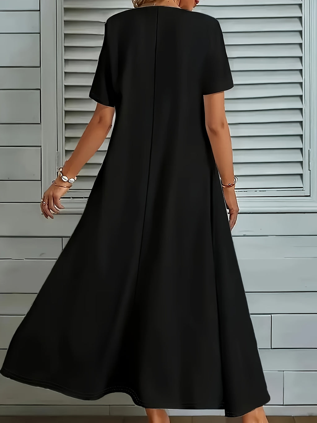 Robe longue grande taille — Col V fendu et poches latérales