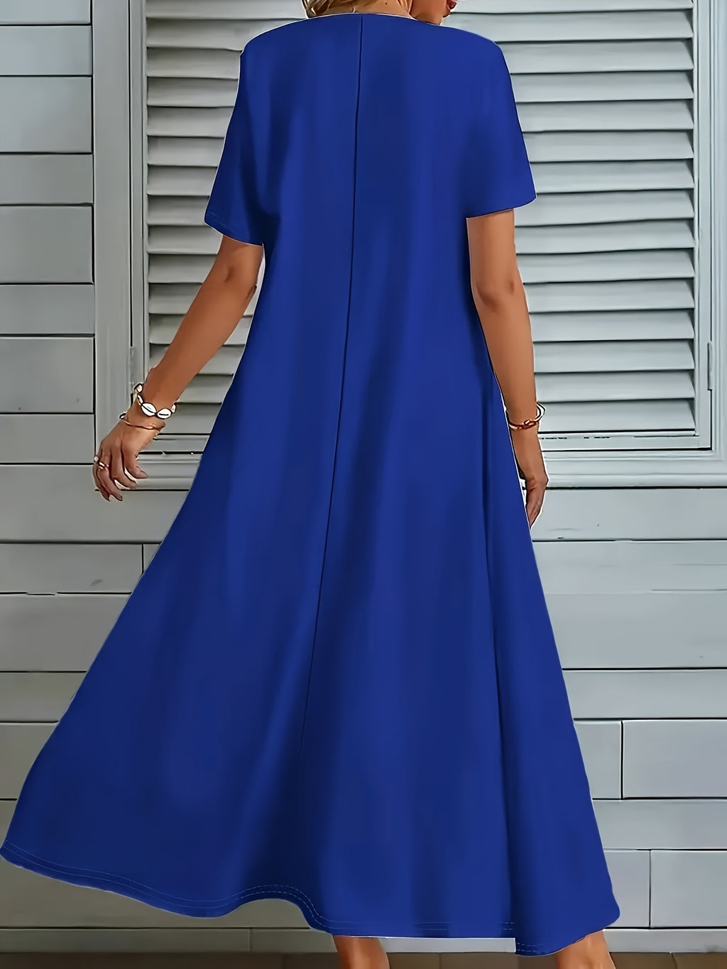 Robe longue grande taille — Col V fendu et poches latérales