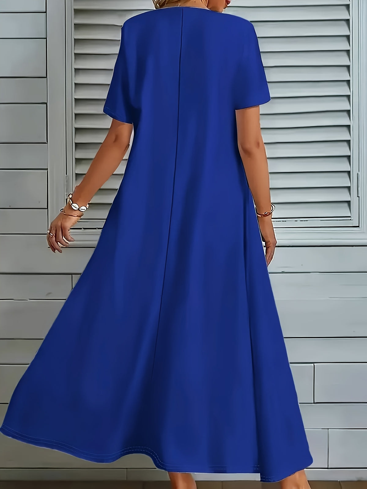 Robe longue grande taille — Col V fendu et poches latérales