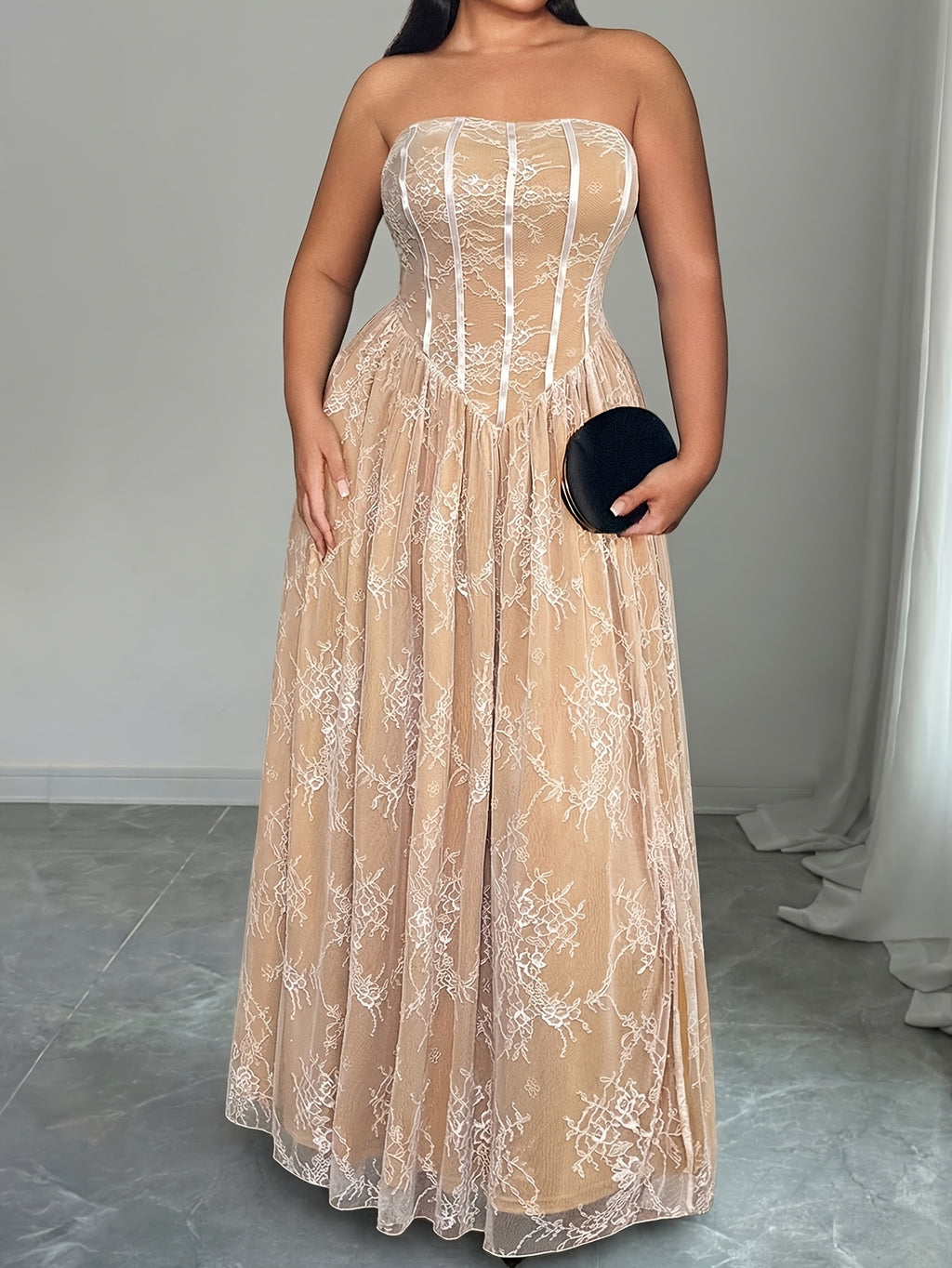 Robe longue grande taille — Corset baleiné et dentelle beige