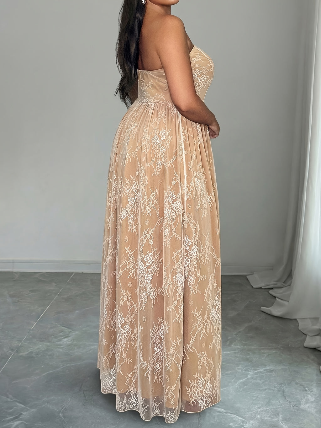 Robe longue grande taille — Corset baleiné et dentelle beige