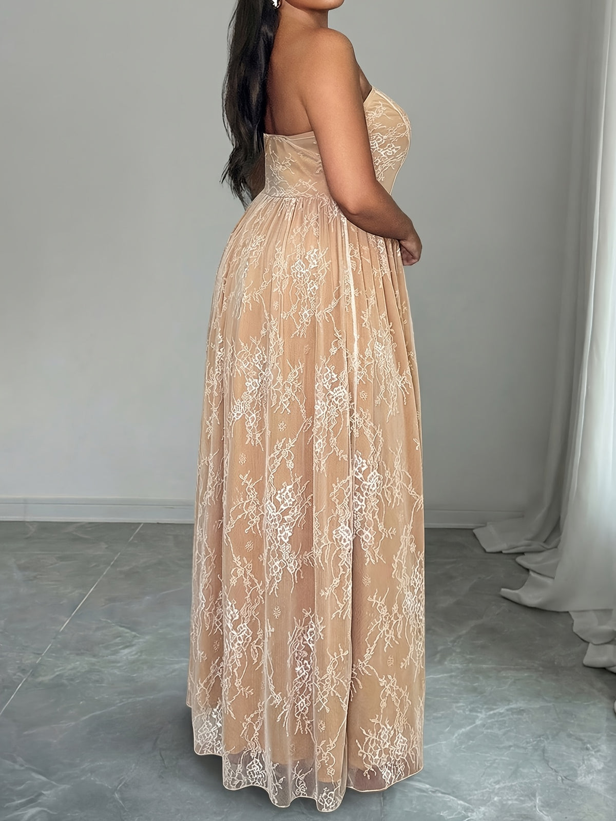 Robe longue grande taille — Corset baleiné et dentelle beige