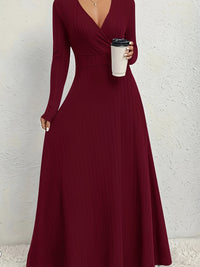 Robe longue grande taille — Décolleté croisé en maille côtelée
