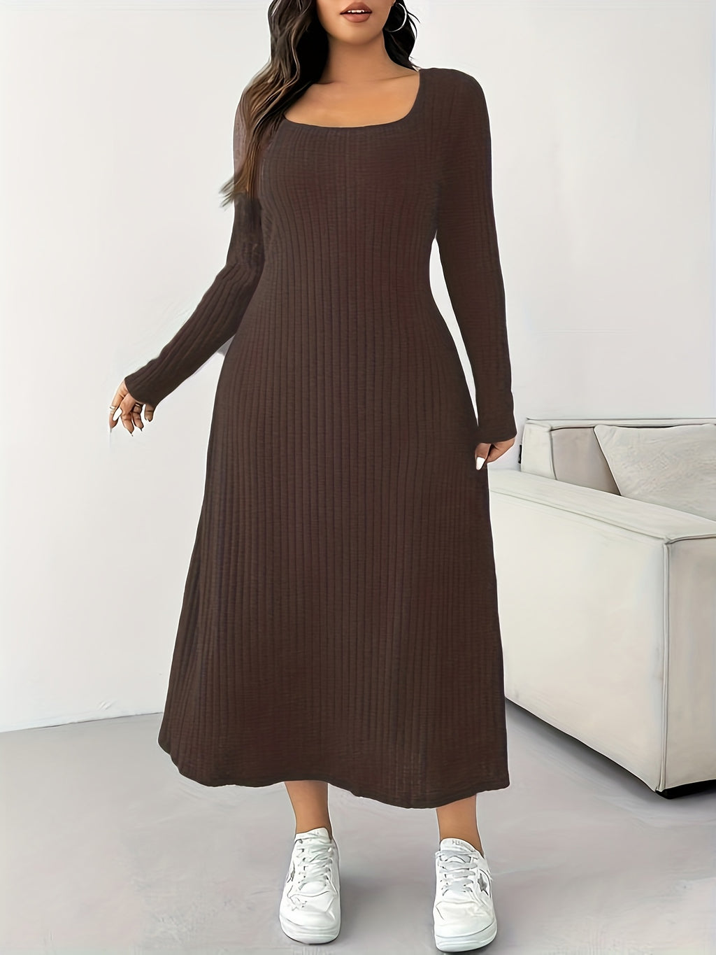 Robe longue grande taille — Côtes larges et décolleté carré
