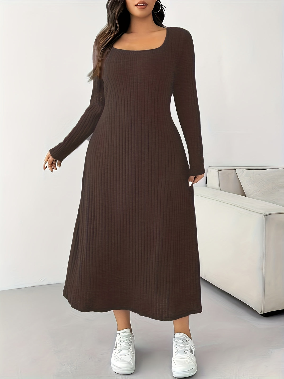Robe longue grande taille — Côtes larges et décolleté carré