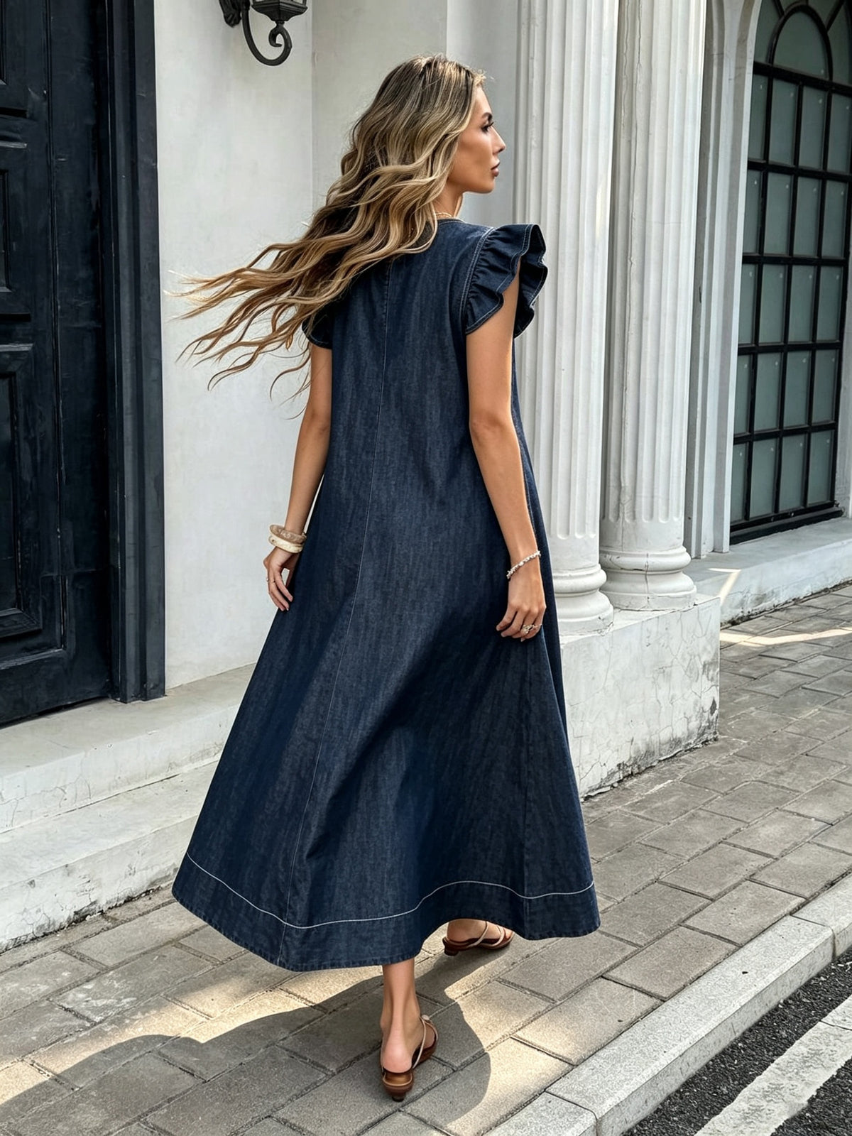 Robe longue grande taille — Denim brut à volants d'épaule