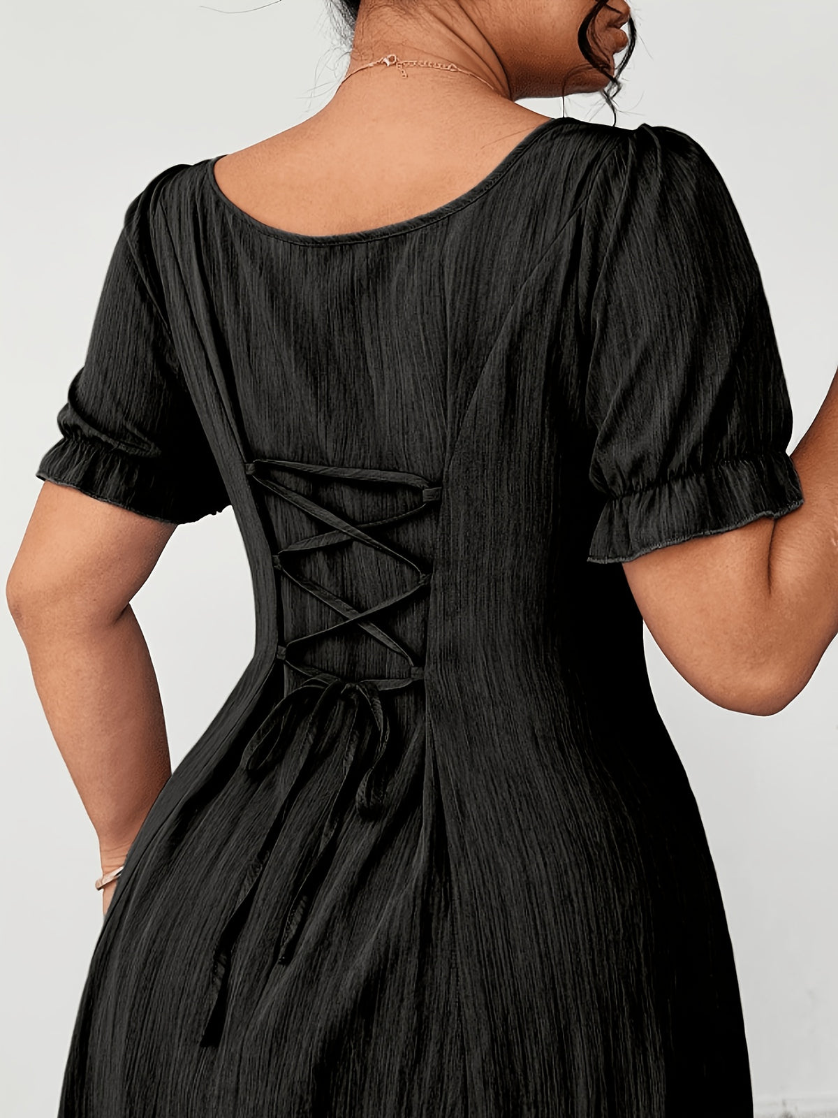 Robe longue grande taille — Col carré et dos lacé, noir