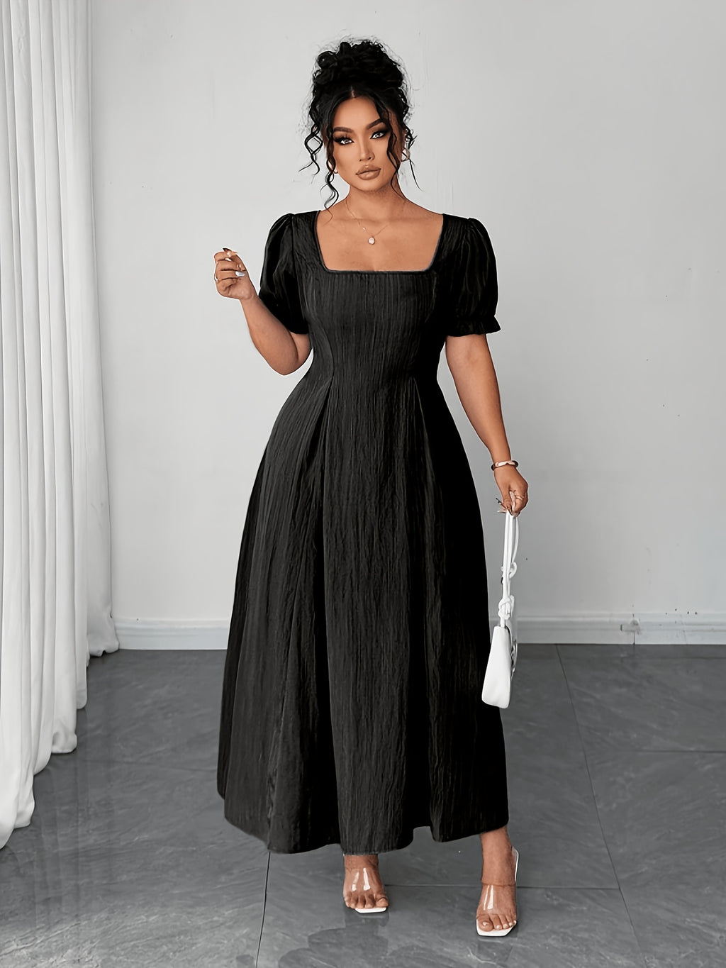 Robe longue grande taille — Col carré et dos lacé, noir