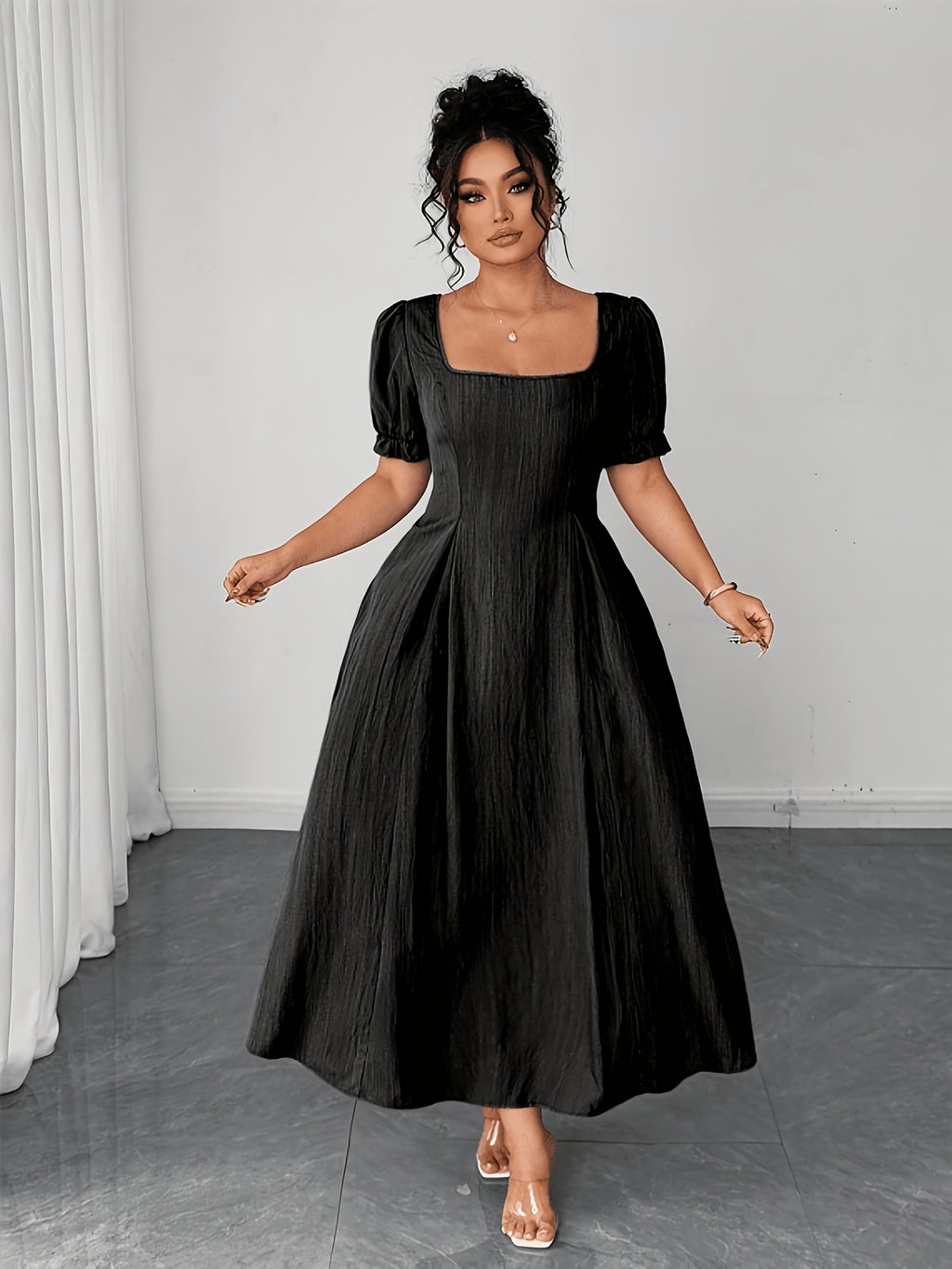 Robe longue grande taille — Col carré et dos lacé, noir