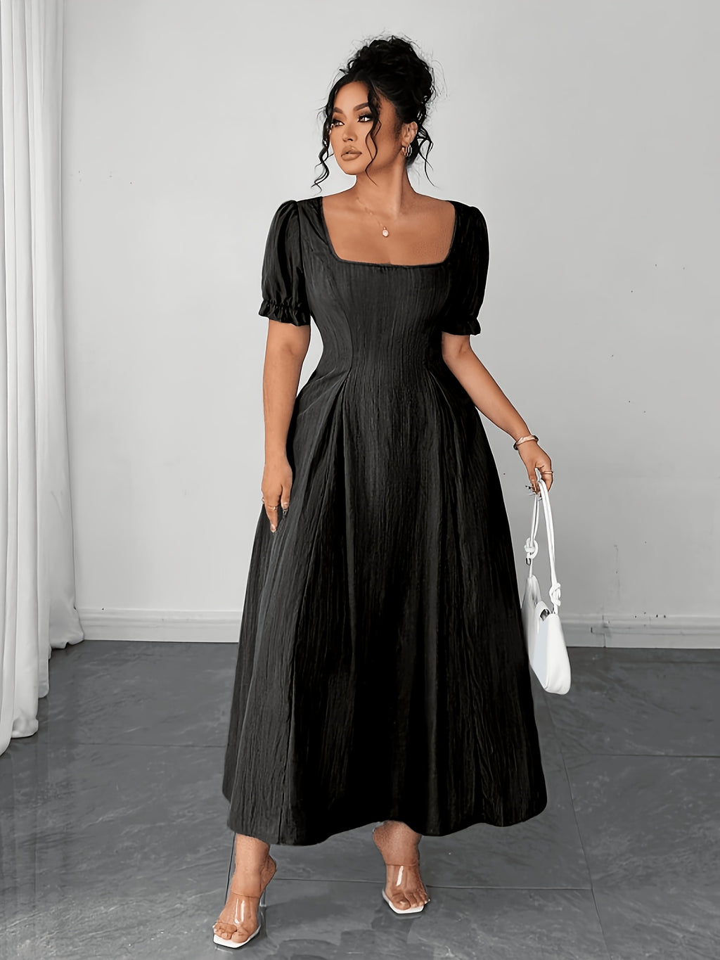 Robe longue grande taille — Col carré et dos lacé, noir
