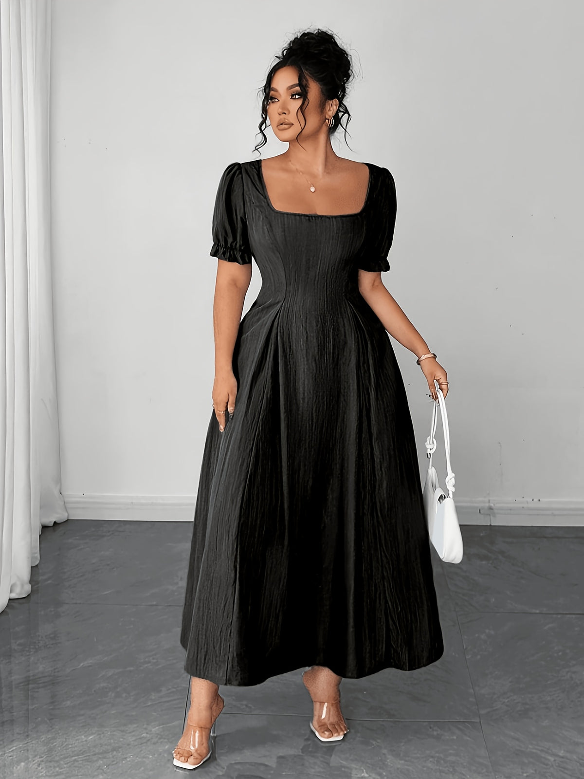Robe longue grande taille — Col carré et dos lacé, noir