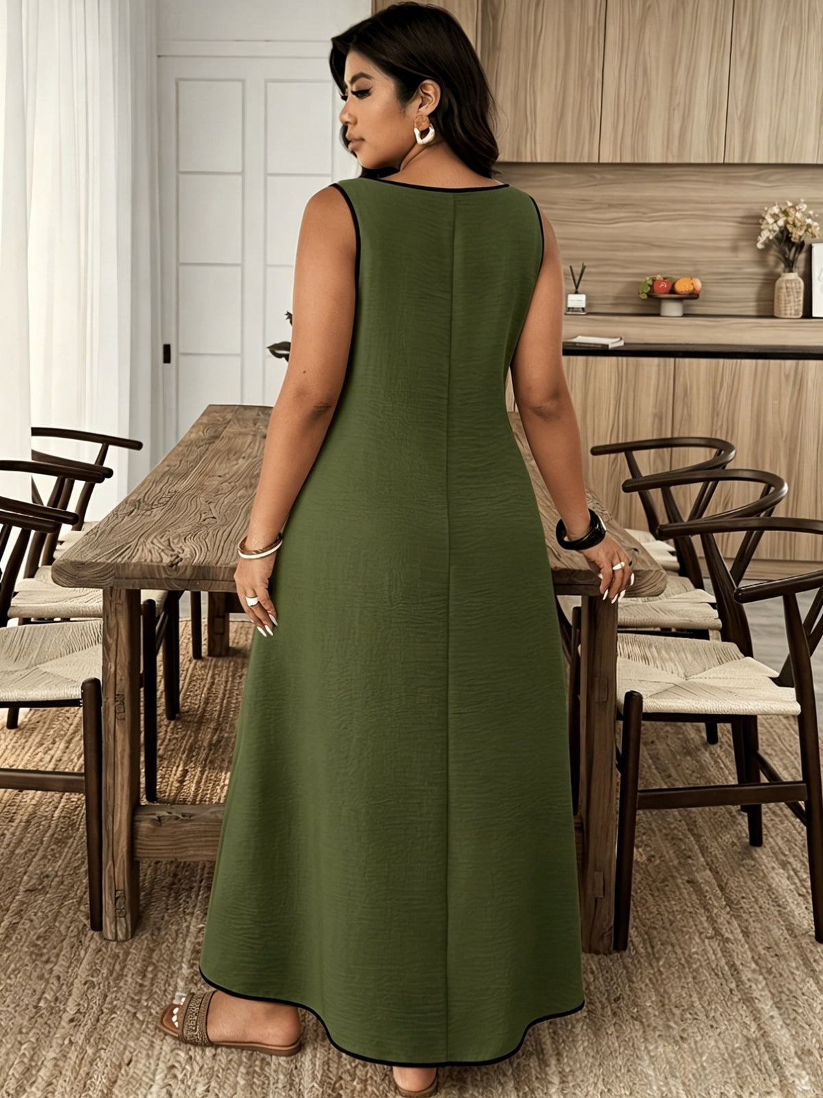 Robe longue grande taille, écrue à passepoil contrasté