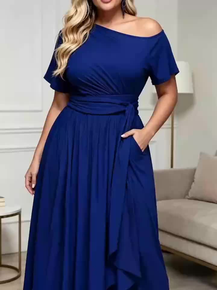 Robe longue grande taille — Épaules nues et pan asymétrique