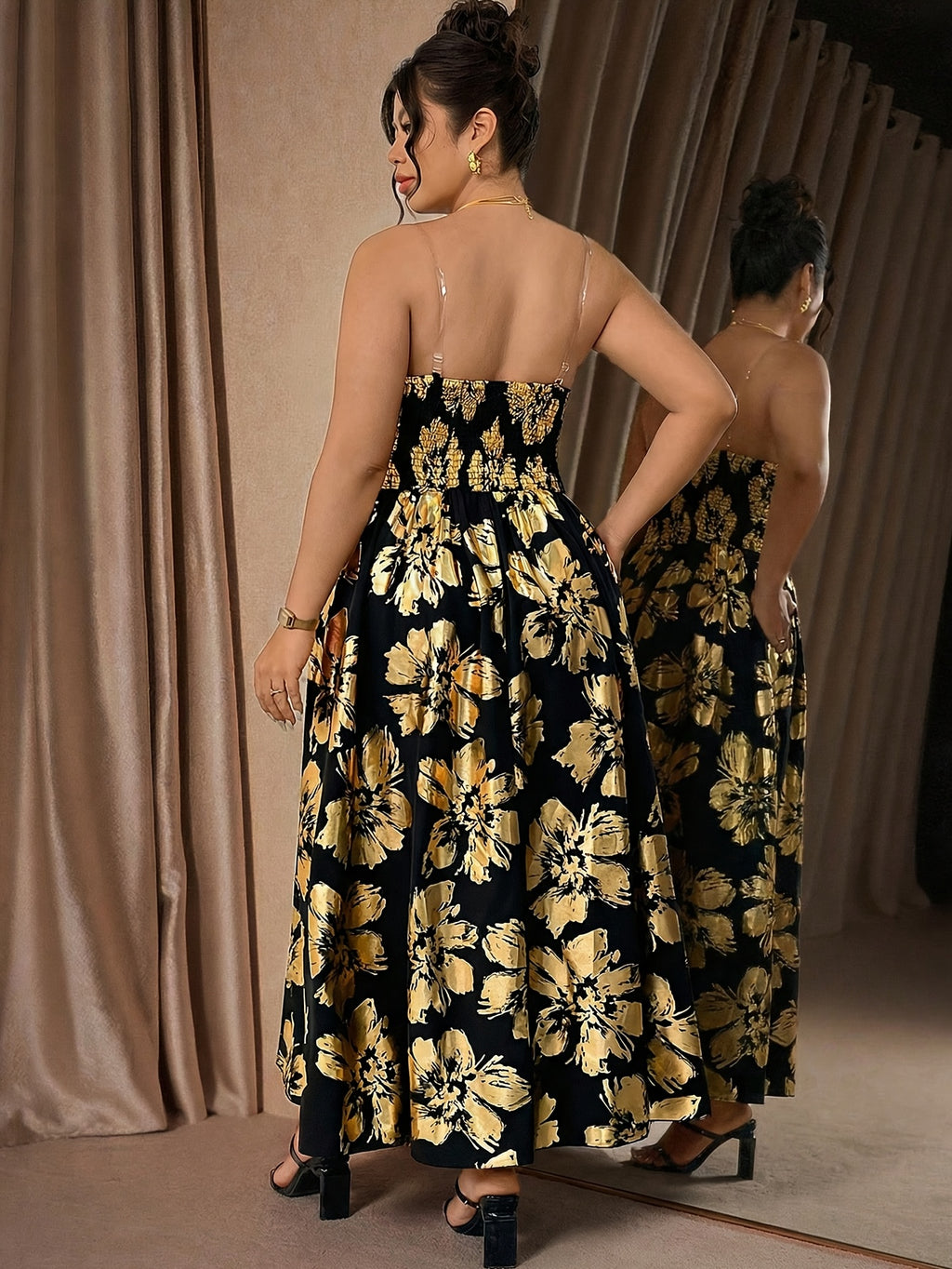 Robe longue grande taille — Fleurs dorées estampées sur fond noir
