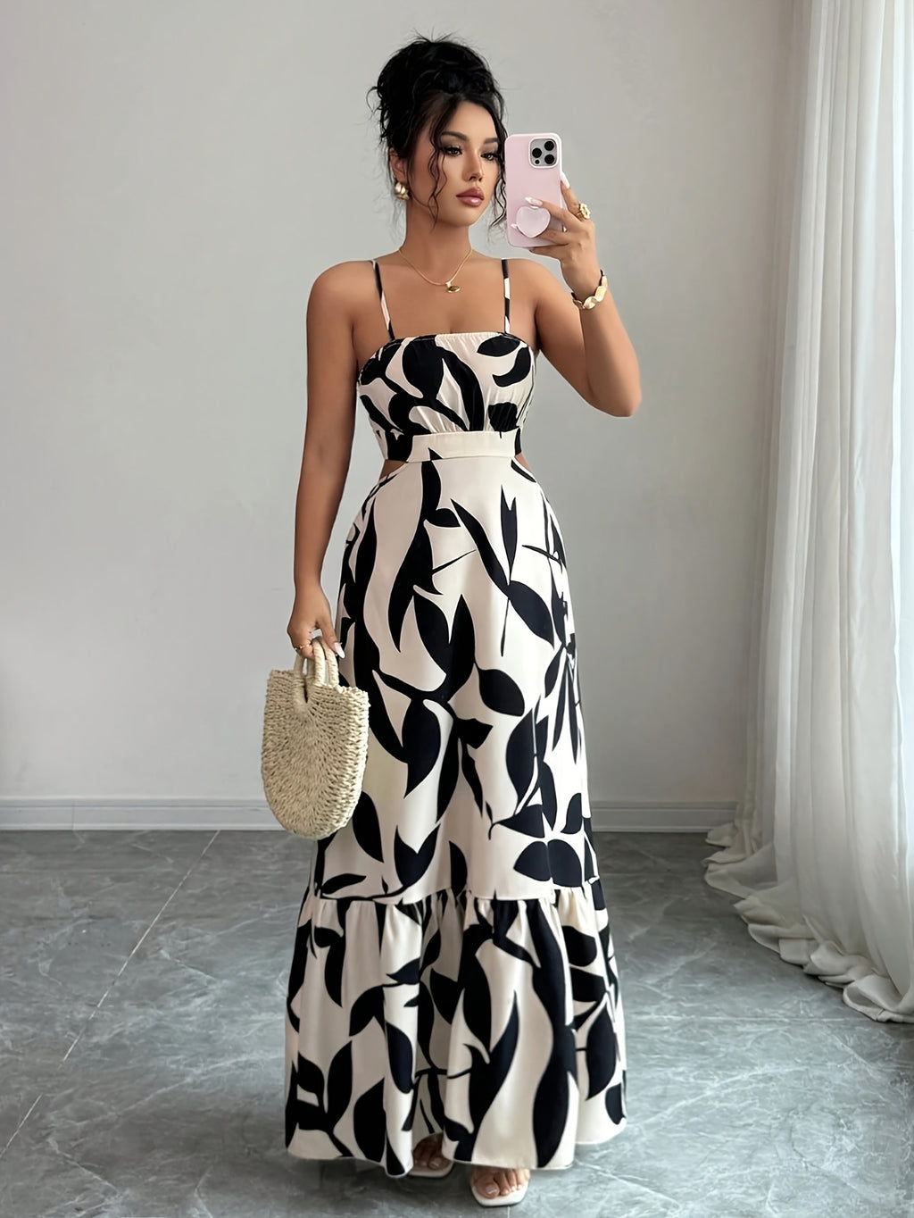 Robe longue grande taille — Feuillage noir et découpes ouvertes