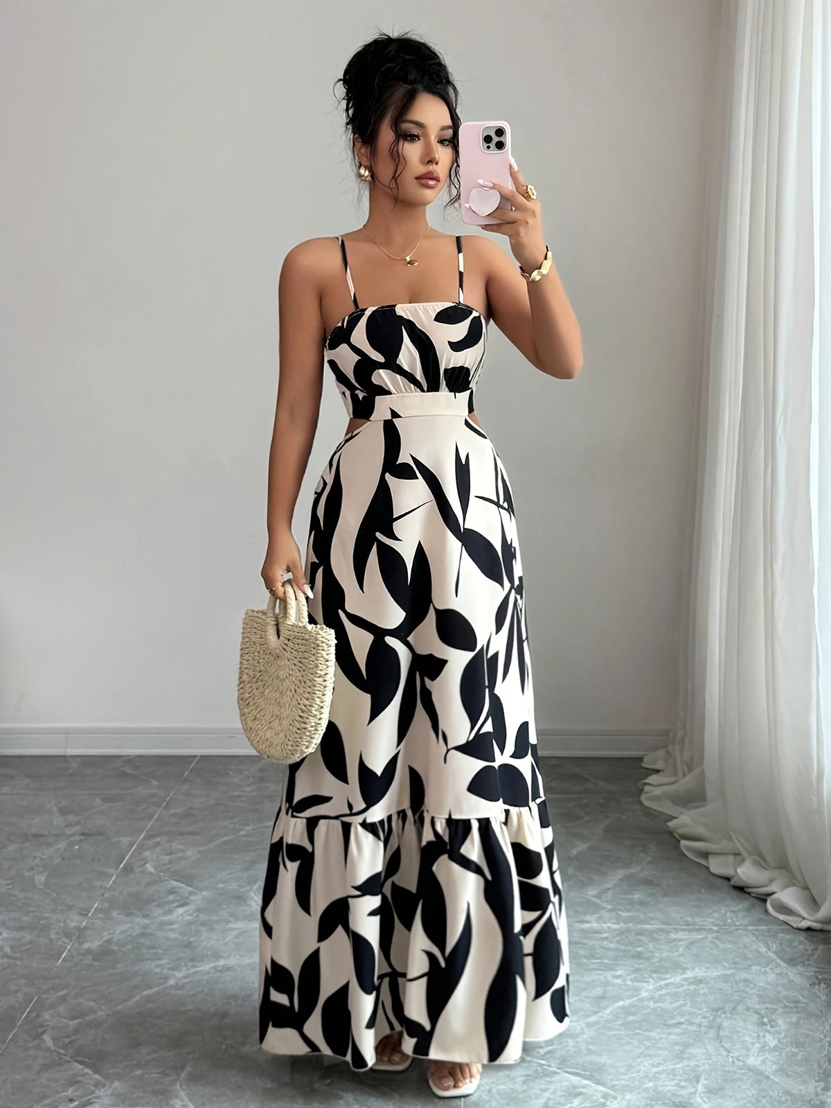 Robe longue grande taille — Feuillage noir et découpes ouvertes