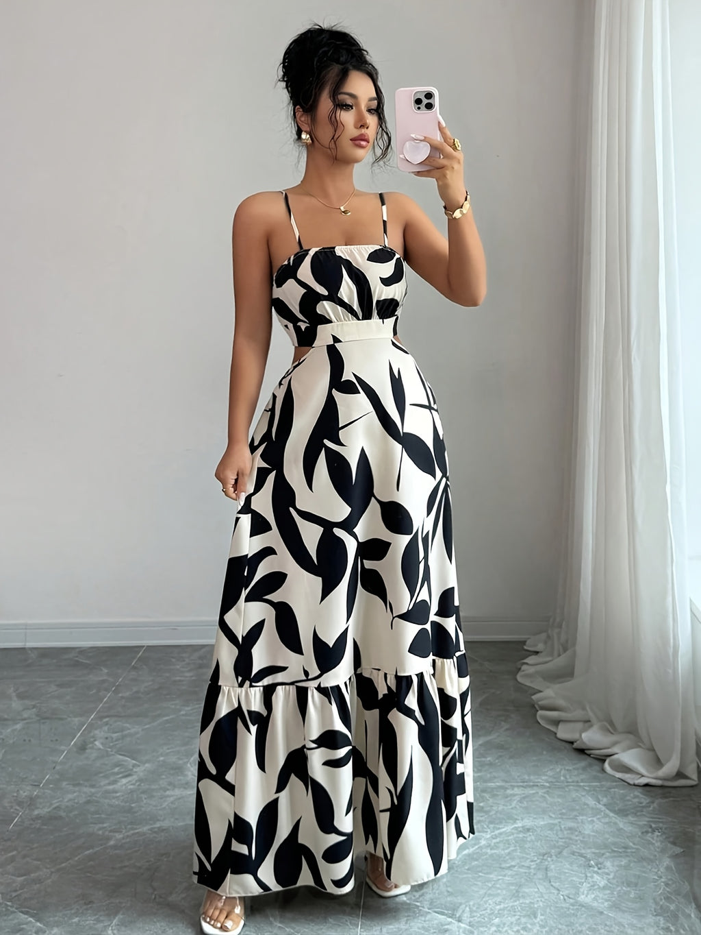 Robe longue grande taille — Feuillage noir et découpes ouvertes