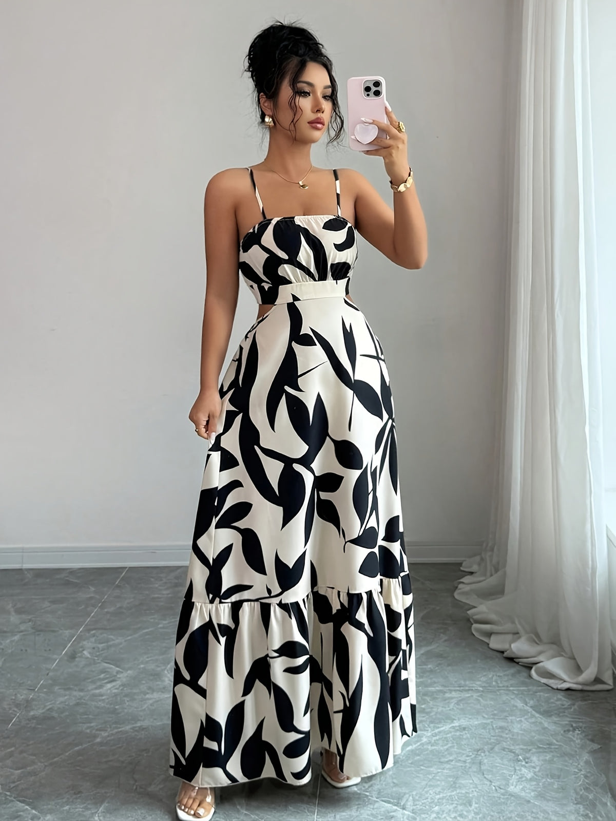 Robe longue grande taille — Feuillage noir et découpes ouvertes