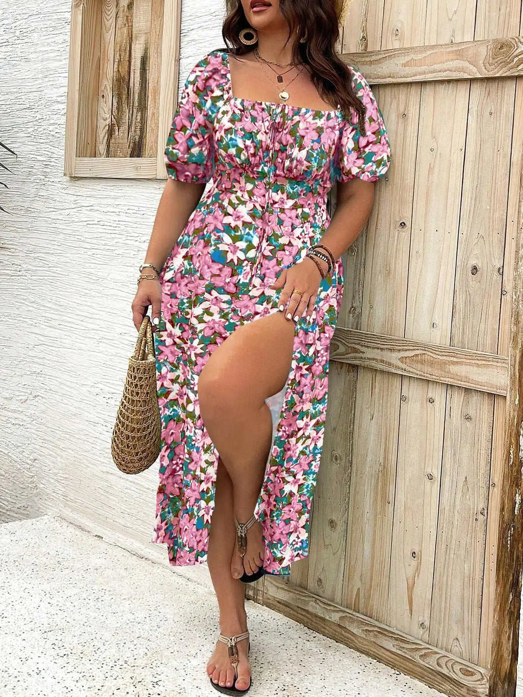 Robe longue grande taille fleurie, encolure carrée estivale