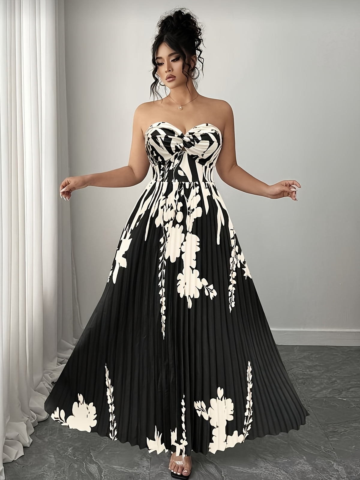 Robe longue grande taille — Fleurs écrues sur jupe plissée