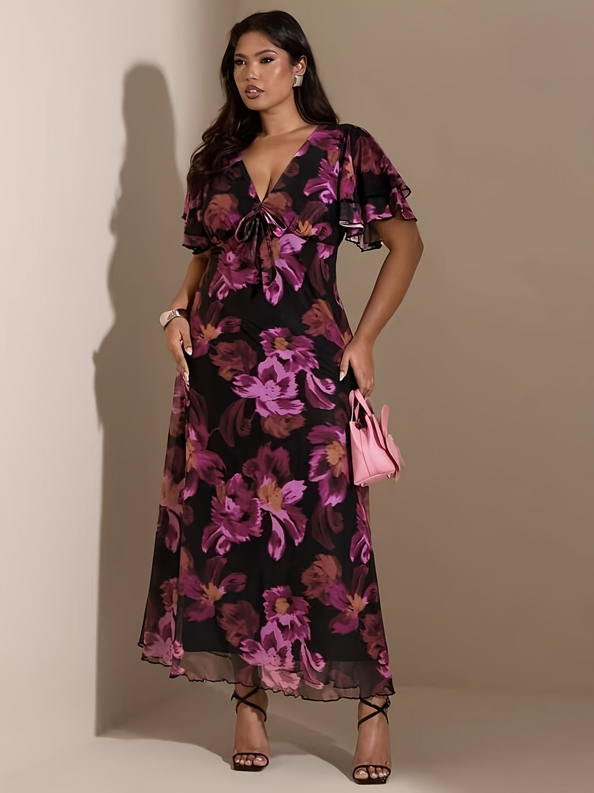 Robe longue grande taille — Fleurs fuchsia sur voile noir