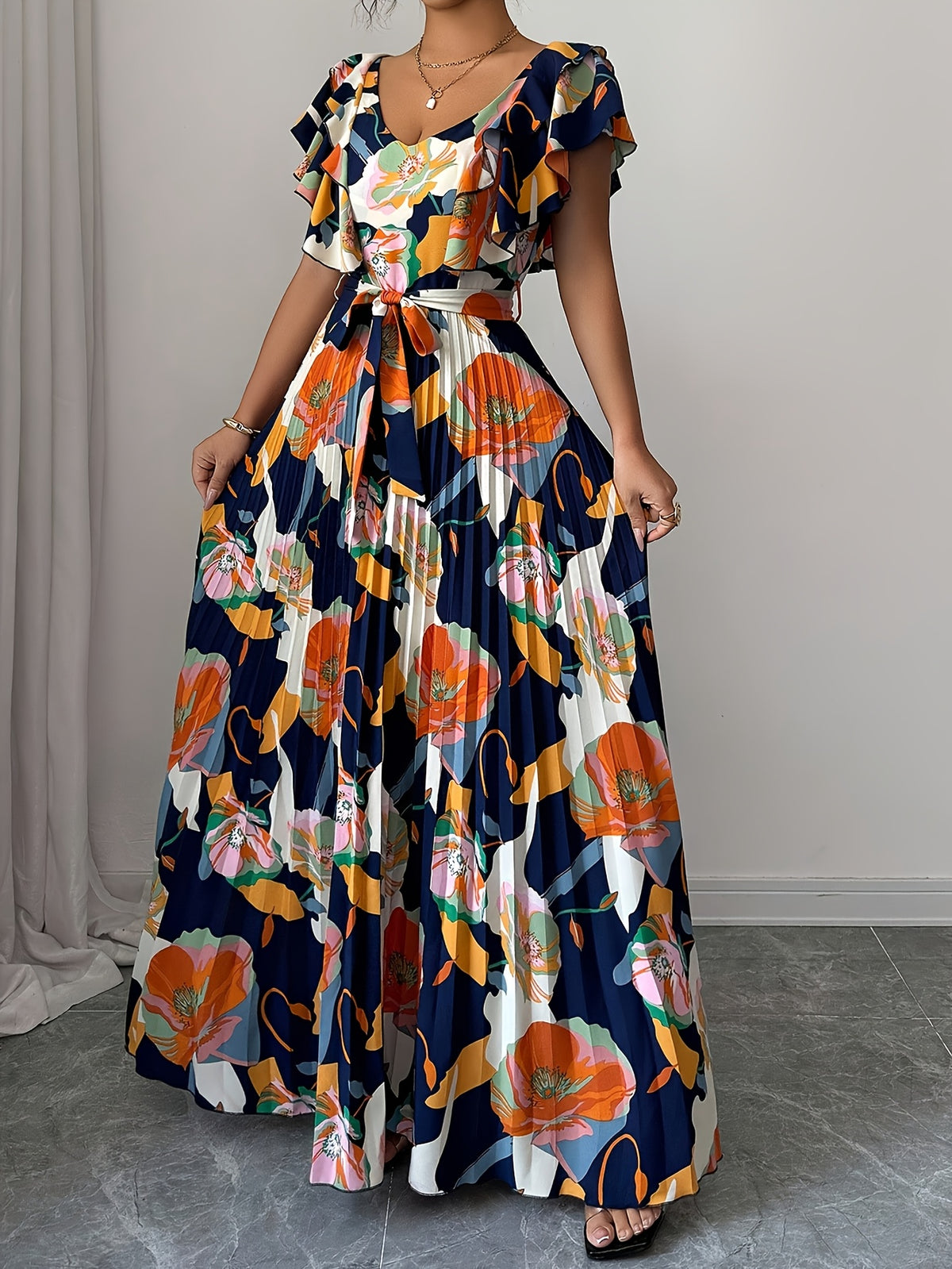 Robe longue grande taille — Fleurs peintes, volant d'épaule
