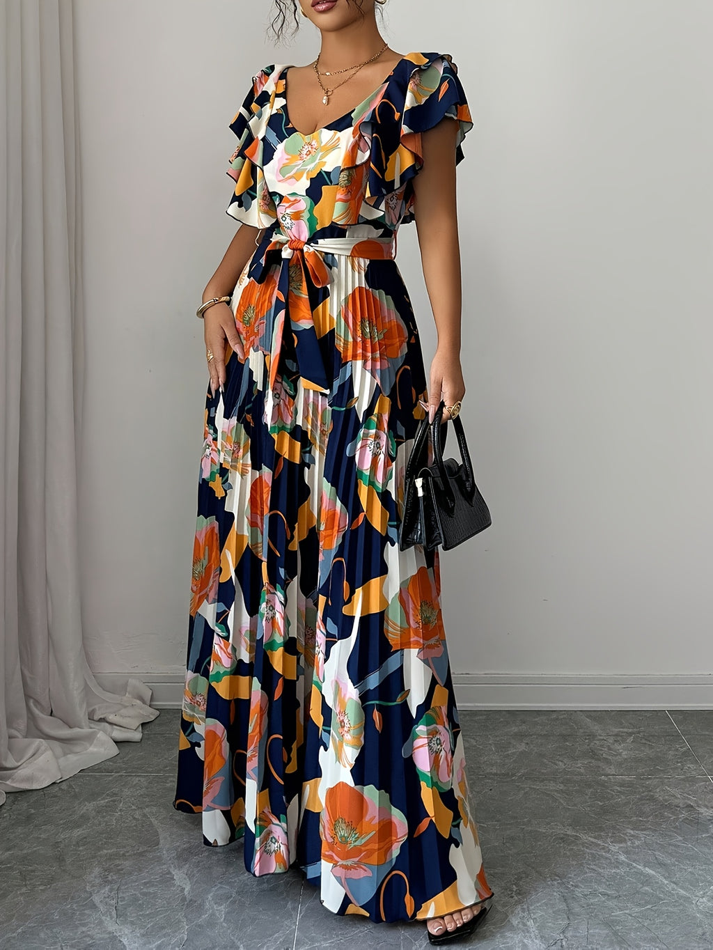 Robe longue grande taille — Fleurs peintes, volant d'épaule