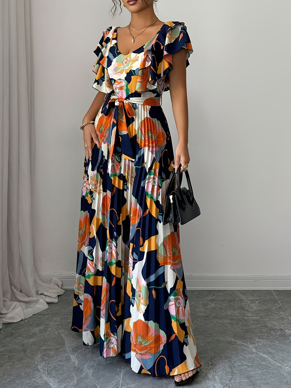 Robe longue grande taille — Fleurs peintes, volant d'épaule