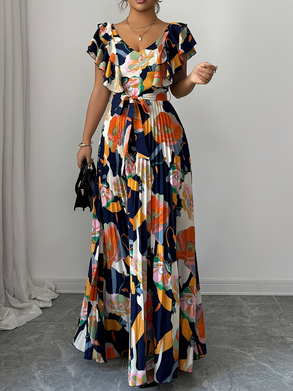 Robe longue grande taille — Fleurs peintes, volant d'épaule
