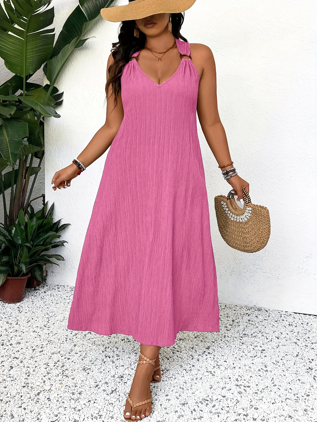Robe longue grande taille — Tissu gaufré et anneaux d'épaule