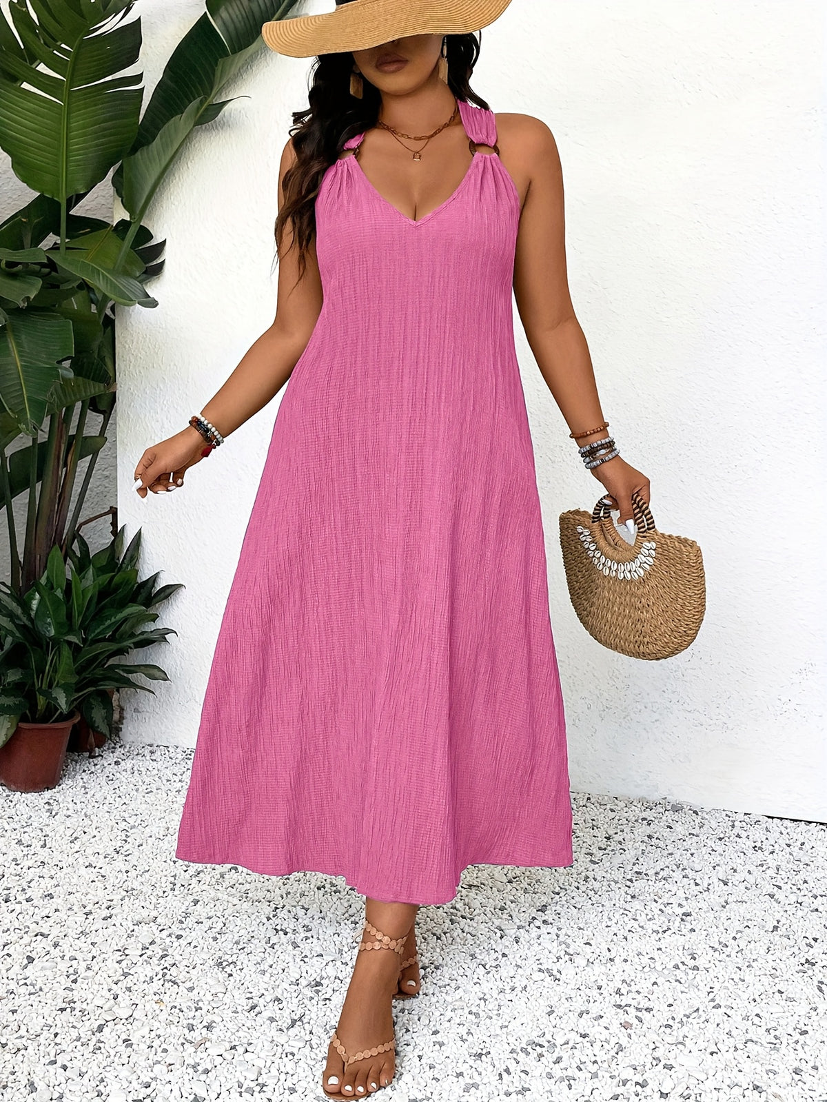 Robe longue grande taille — Tissu gaufré et anneaux d'épaule