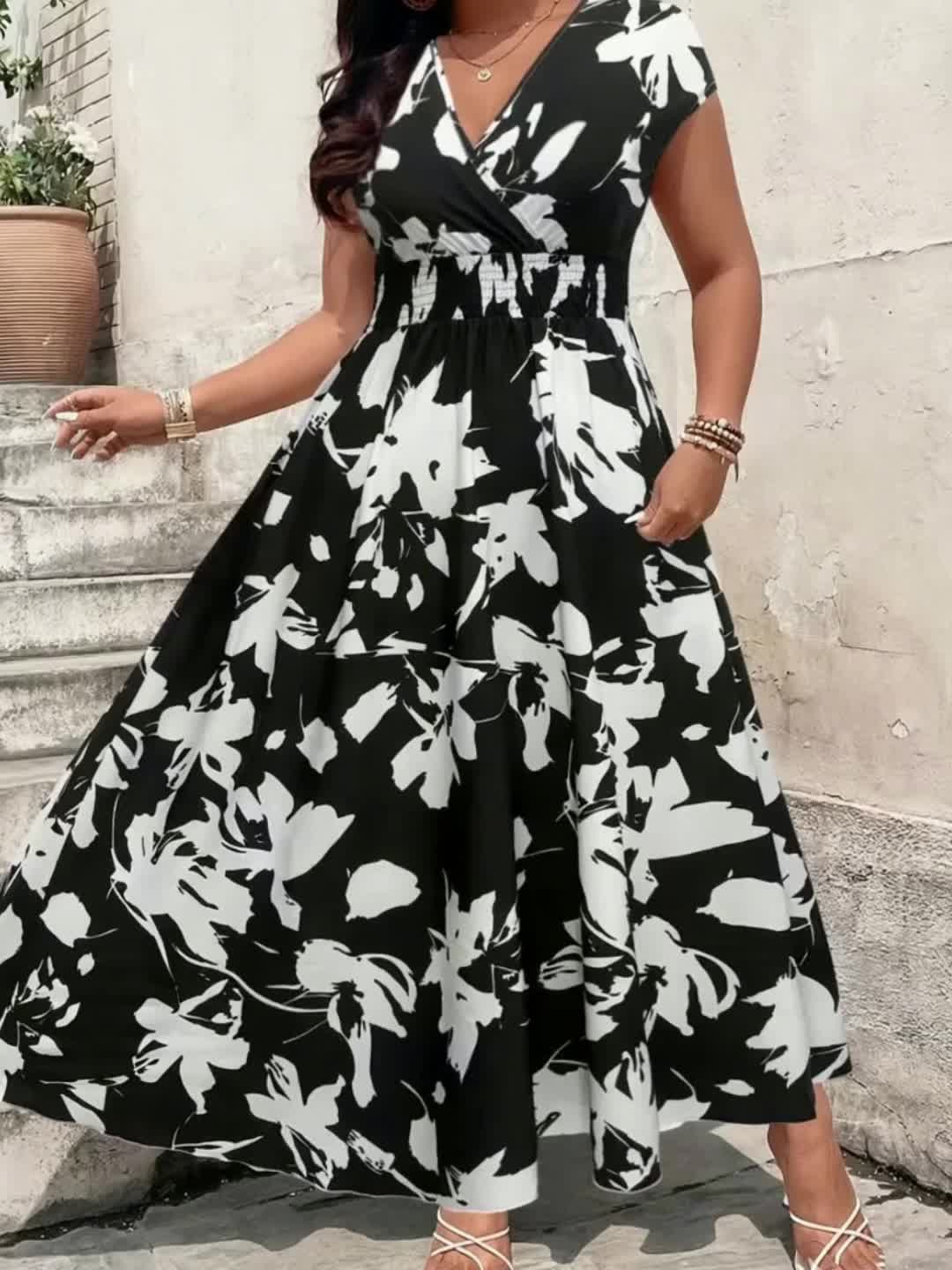 Robe longue grande taille — Grandes fleurs, taille froncée