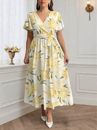 Robe longue grande taille — Grands lys jaunes sur fond écru