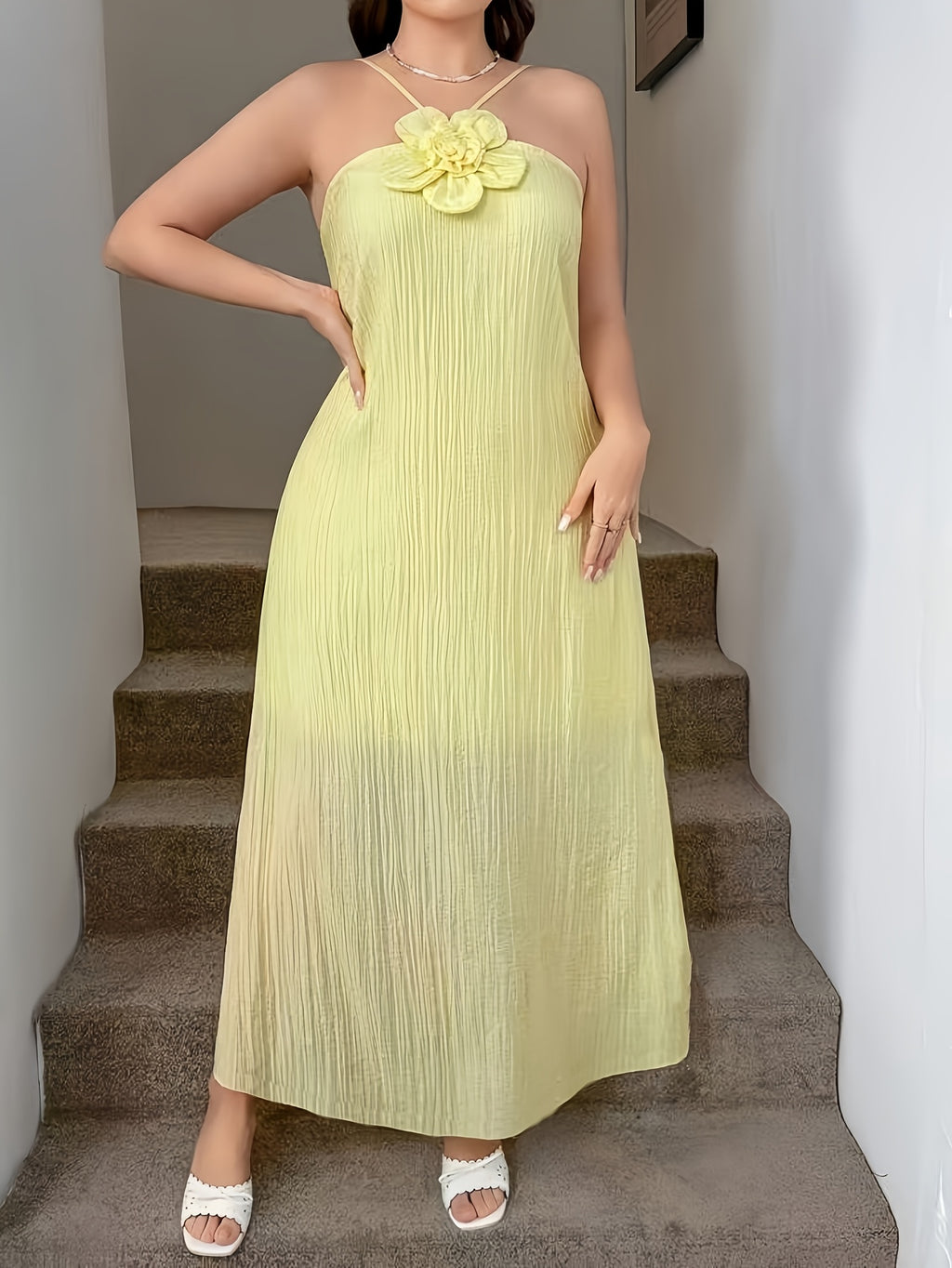 Robe longue grande taille — Voile jaune à fleur en relief